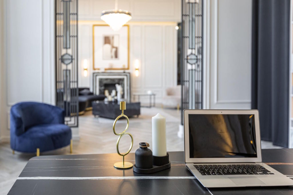 Dzięki smukłemu profilowi i eleganckiemu wyglądowi EliteBook 640 G11 emanuje profesjonalizmem i stylem