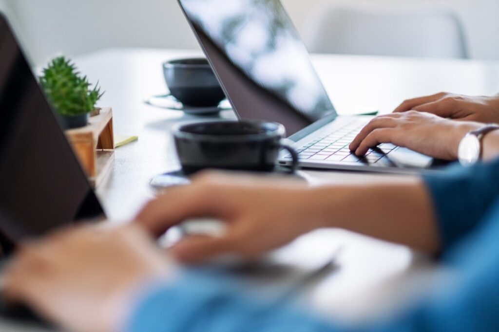 Laptopy z rodziny HP ProBook są pozycjonowane jako bezpośredni rywale dla wiodących serii biznesowych, które również stanowią pomost między podstawowym sprzętem konsumenckim a flagowymi stacjami roboczymi